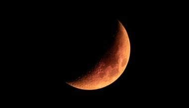 Lua Crescente em Leão — 27 de abril de 2023